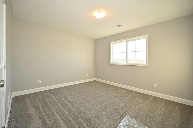 Building Photo - Nice 3 Bedroom, 2.5 bath with 2 car garage...