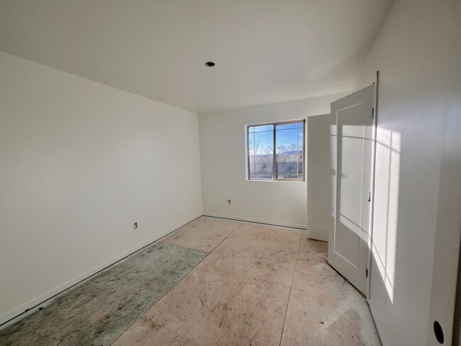 Building Photo - 361 W 400 S