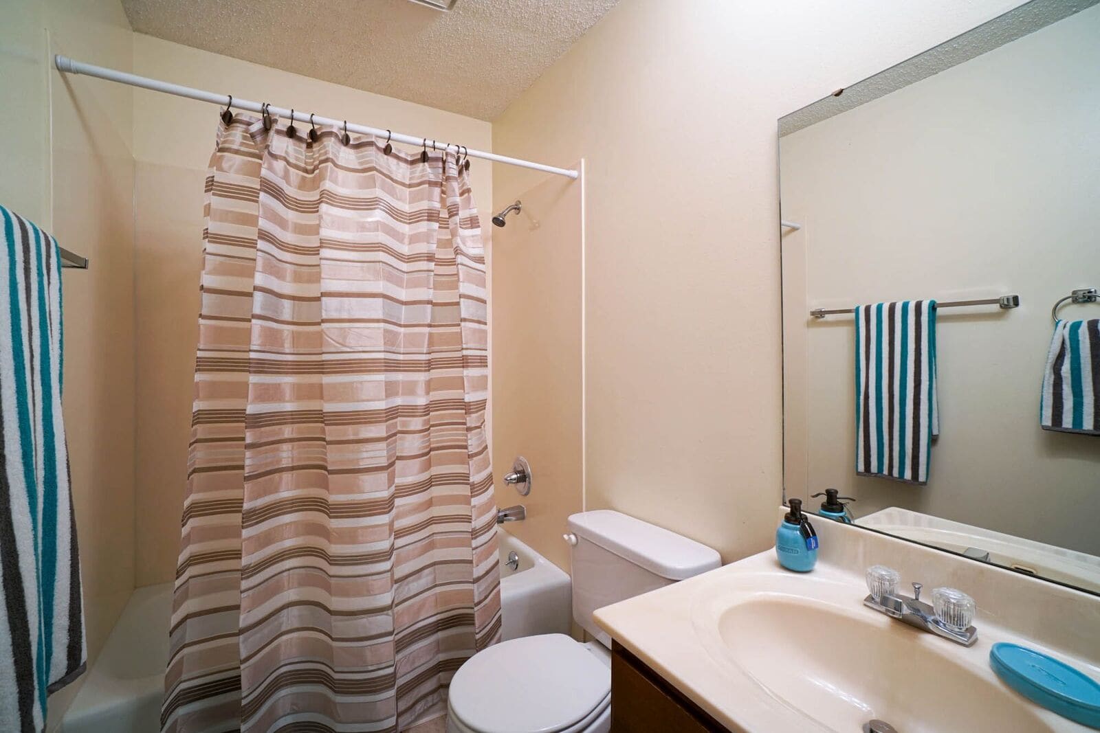 Building Photo - 811 Dondee Dr