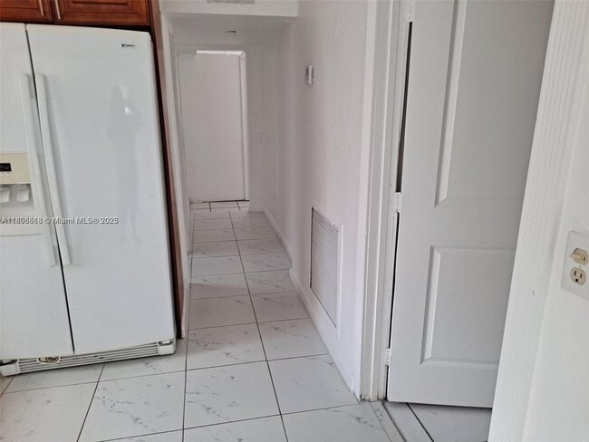 Building Photo - 3708 SW 58th Ave