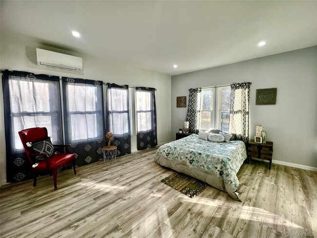 Building Photo - 128 W Main St