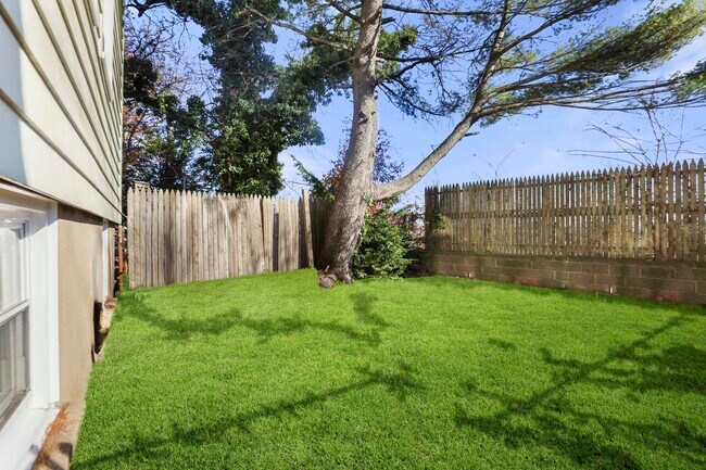 Building Photo - 576 Ave E