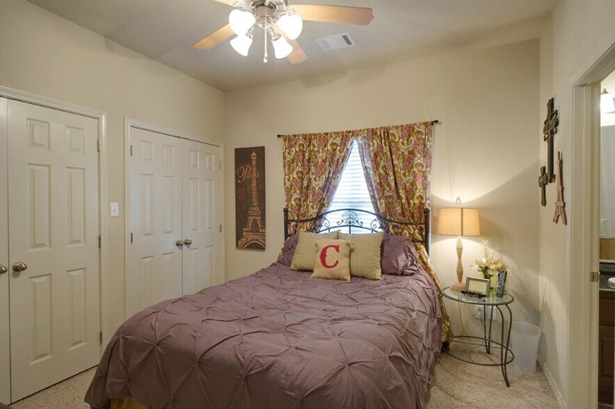 Building Photo - Spacious 3 Bed, 3.5 Bath Condo in Great Community!