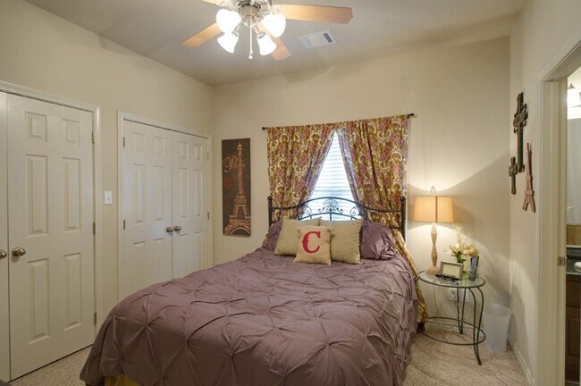 Building Photo - Spacious 3 Bed, 3.5 Bath Condo in Great Community!