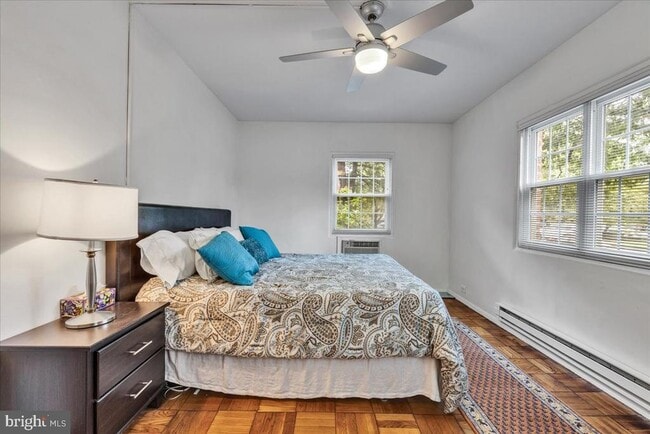 Building Photo - 1132 Valley Dr