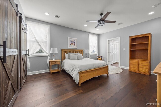 Building Photo - 5445 E Creek Rd