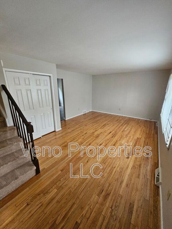 Building Photo - 236 Old Niskayuna Rd