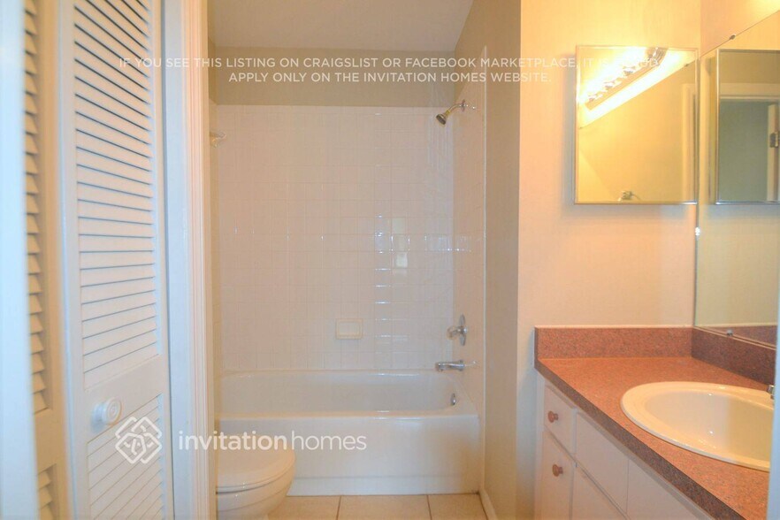 Building Photo - 1928 Kettler Dr