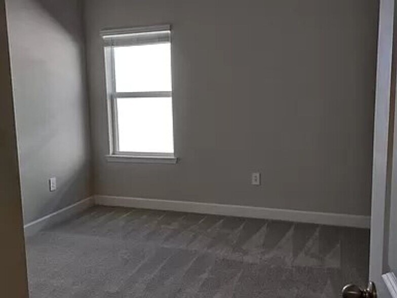 Building Photo - COMING SOON! 1st week of JUNE