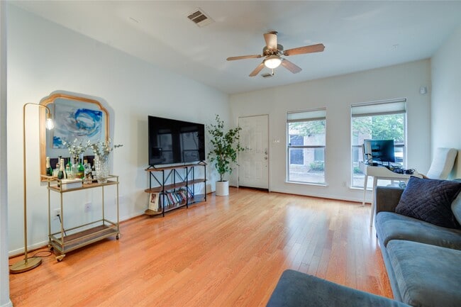 Building Photo - 2206 Naomi St