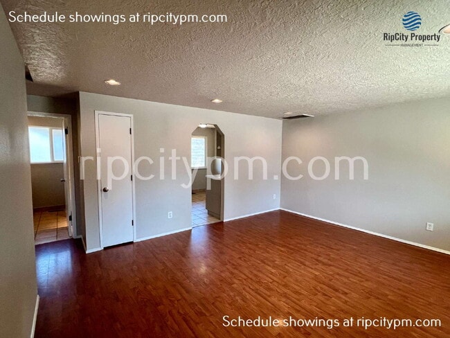 Primary Photo - 132 NE Liberty Ave