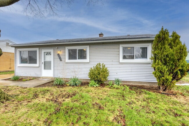 Building Photo - 13679 Sidonie Ave