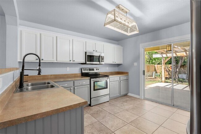 Building Photo - 7831 Saddle Run