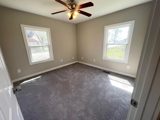 Building Photo - 414 1st Ave