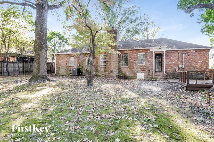 Building Photo - 4560 Parkwood Rd