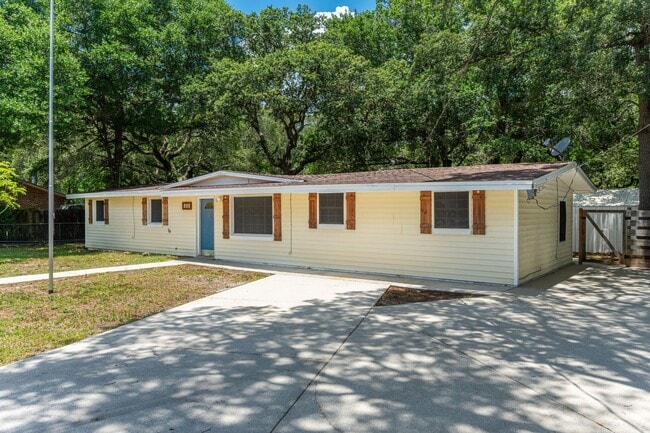 Building Photo - Updated home in Fort Walton Beach!