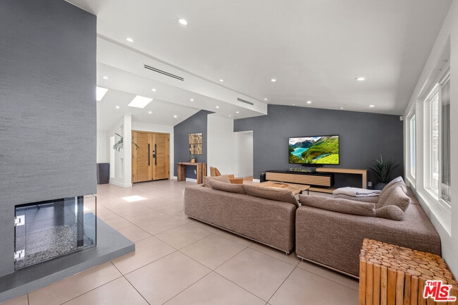 Building Photo - 20159 Hatteras St