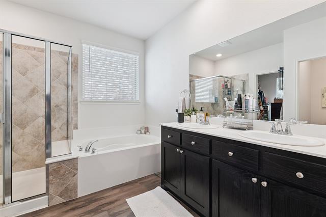 Building Photo - 2145 Miramar Dr