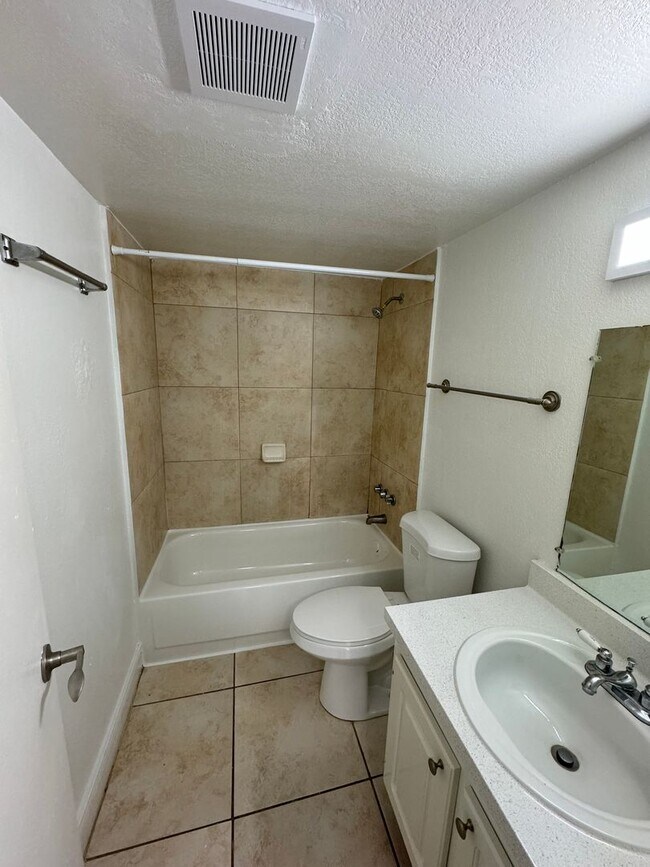 Building Photo - 1805 Sans Souci Blvd