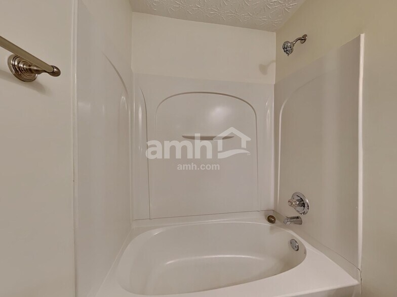 Building Photo - 159 Holly Mill Village Dr