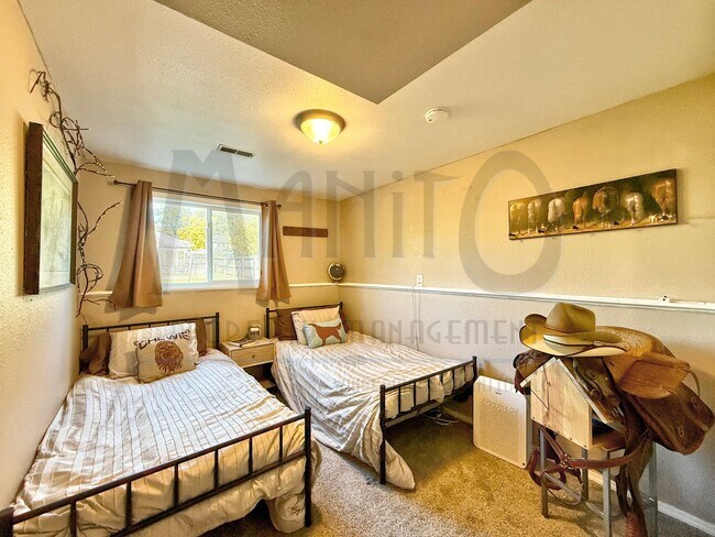 Building Photo - Beautiful South Hill Home