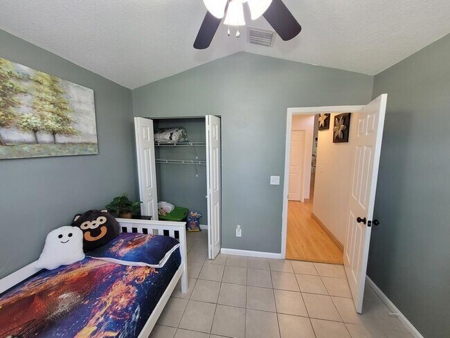 Building Photo - 10674 Oak Bend Way