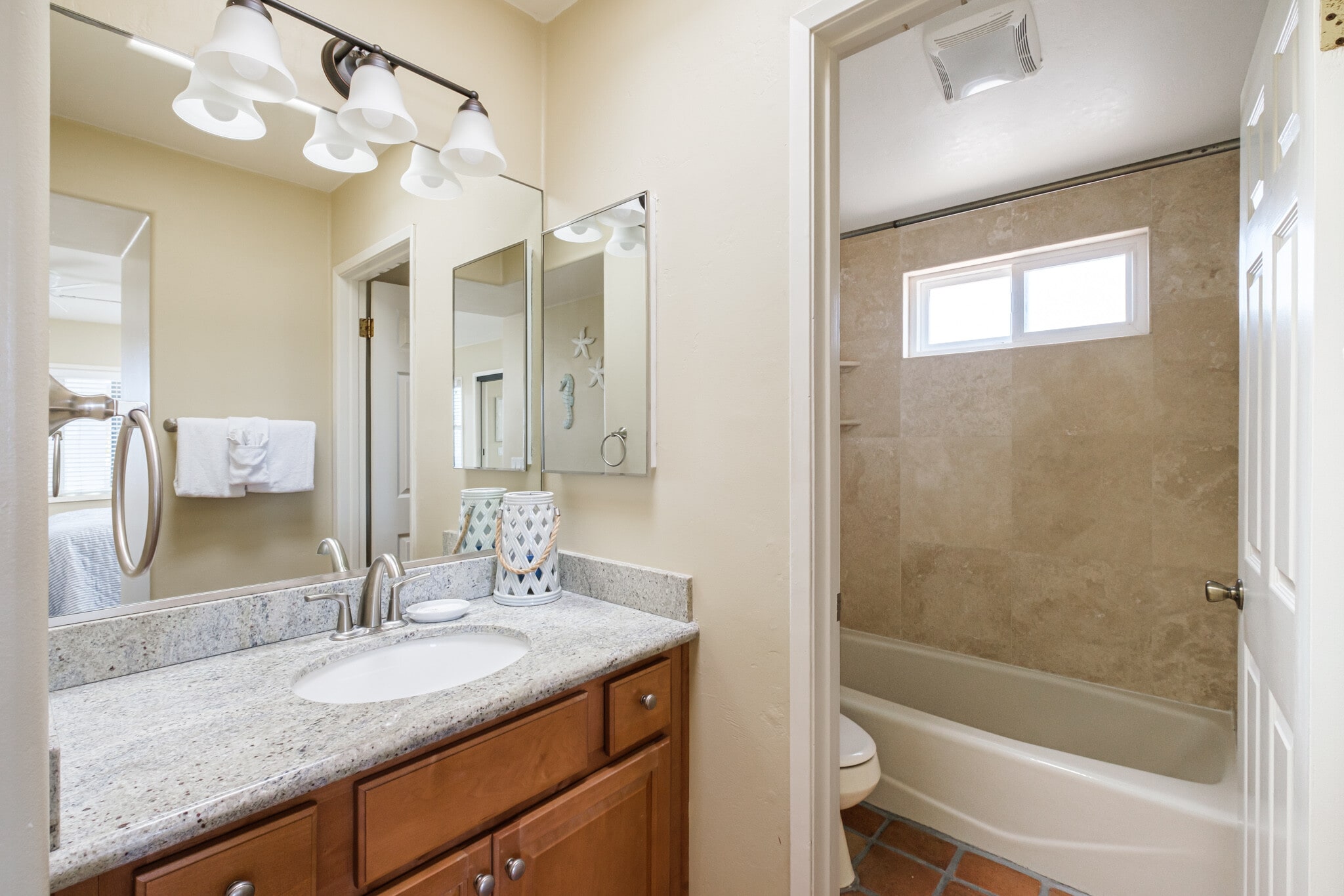 Building Photo - 732 Jersey Ct