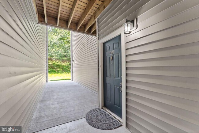 Building Photo - 20453 Chesapeake Square