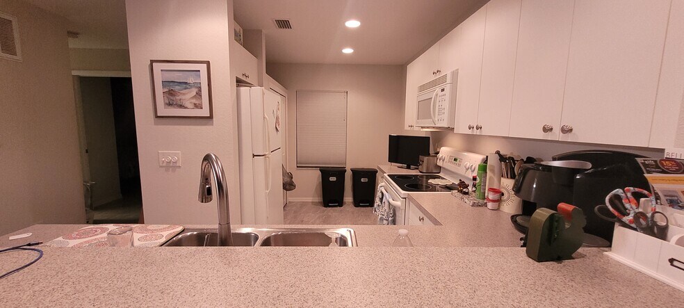 Kitchen - 1457 San Cristobal Ave