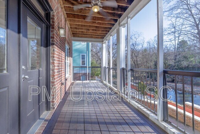 Building Photo - 204 E Park Ave