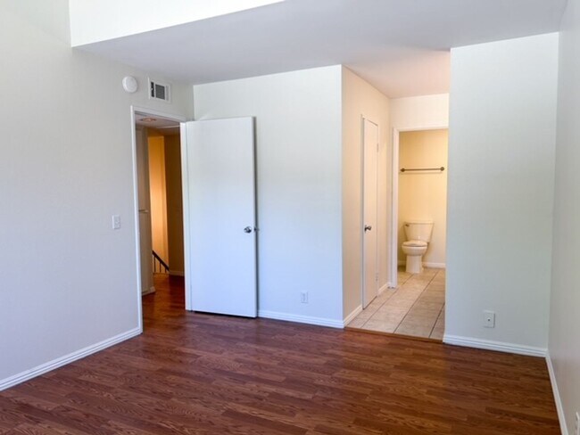 Building Photo - 3 Bedroom + 2.5 Bathroom Condo | Ralston Village Community | Ventura | Unfurnished