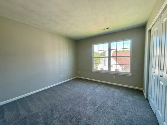 Building Photo - Soaring Ceilings & Spacious Living in Western Branch