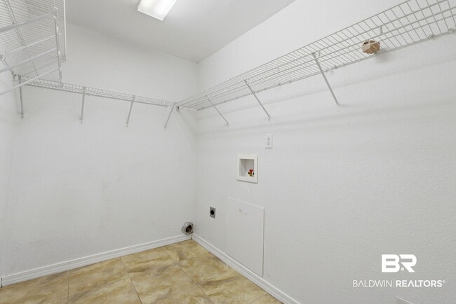 Building Photo - 9841 Watkins Dr