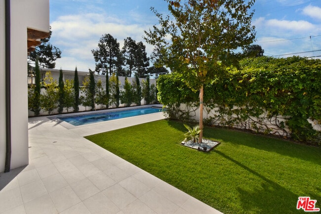 Building Photo - 548 15th St