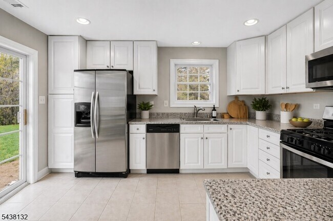 Building Photo - 44 Peach Tree Ln