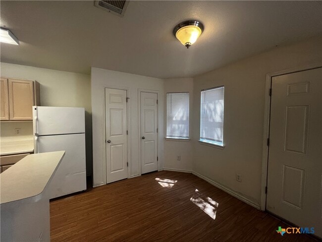 Building Photo - 125 Cedargrove