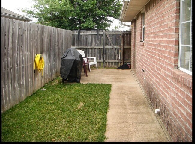 Building Photo - 937 Crepe Myrtle St