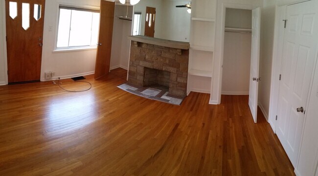 Building Photo - Southside Flats Recently Renovated 3 bedro...