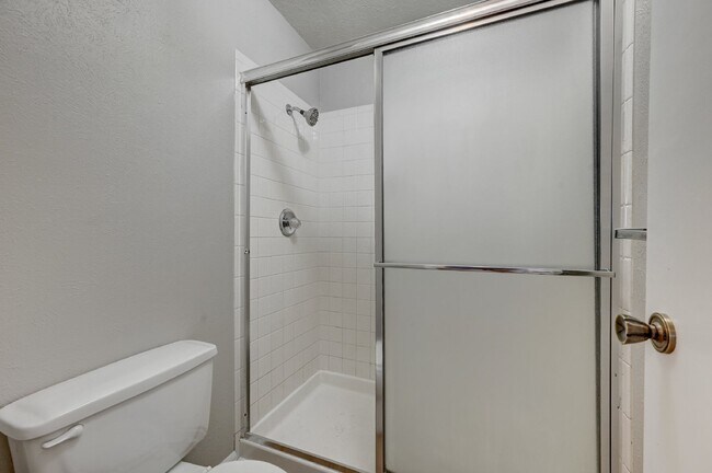 Building Photo - $2,495 2 Bed, 2 Bath Townhome in Aurora wi...