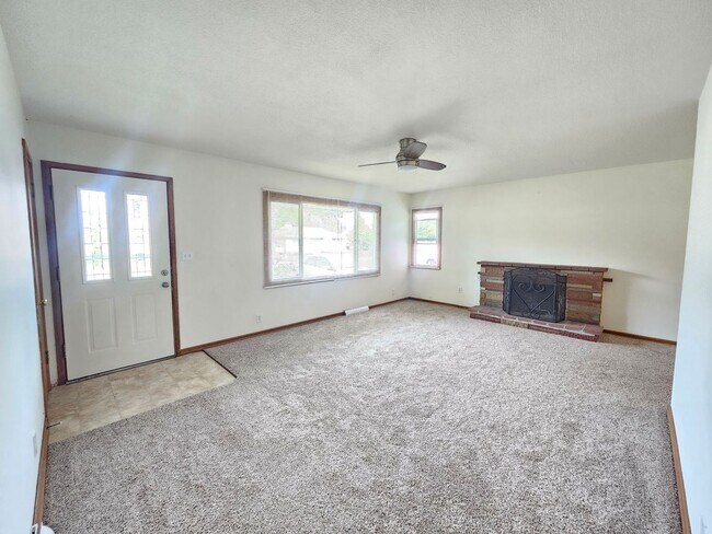 Building Photo - $2,500 - 4 Bed / 2 Bath Beautiful Home in ...