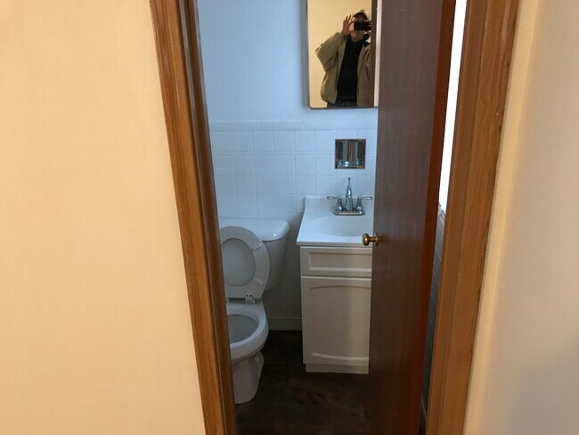 2nd Bedroom Bath - 7310 Valley St