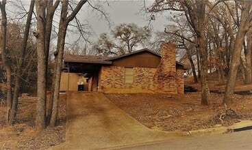 Building Photo - 1013 S Perry Ave