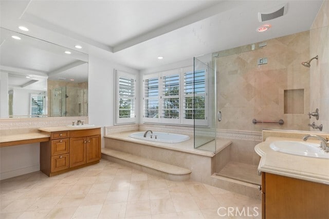 Building Photo - 17 Colonial Dr