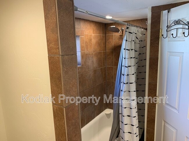 Building Photo - 150 W 1050 S
