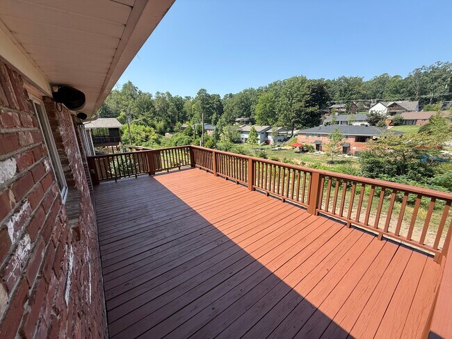 Building Photo - 147 Jewell Rd