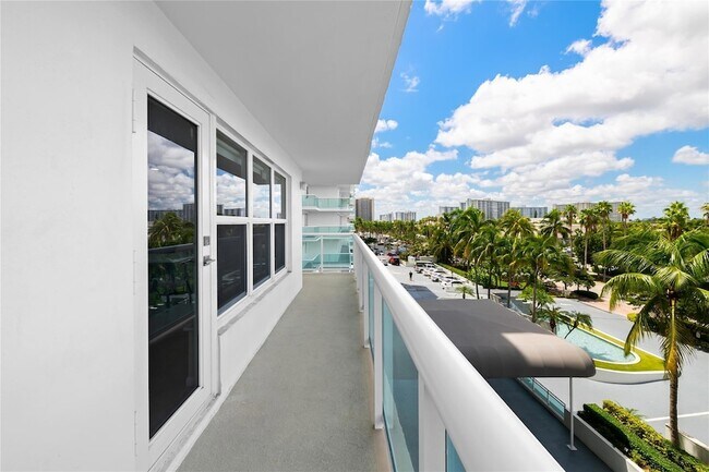 Building Photo - 3900 Galt Ocean Dr