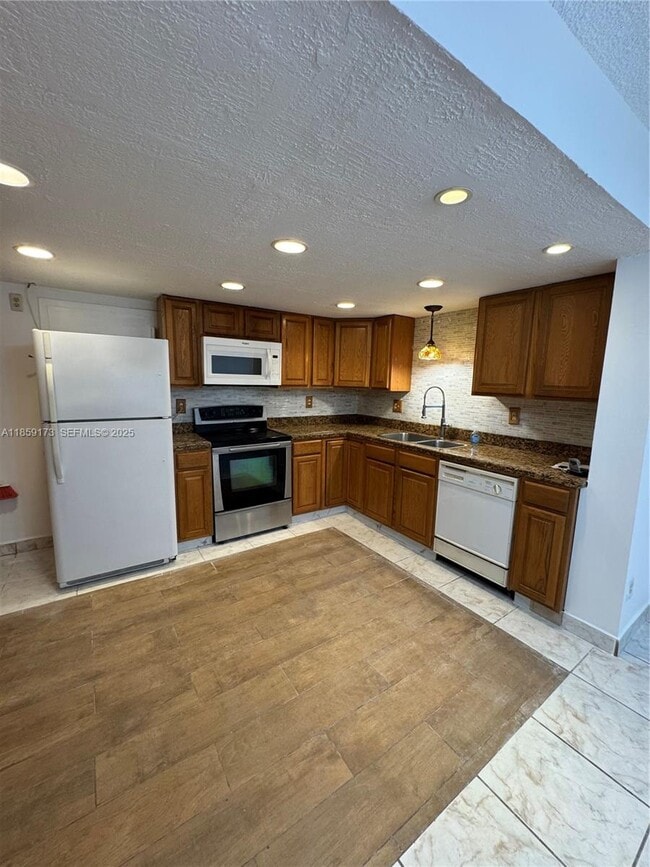 Building Photo - 6841 SW 147th Ave