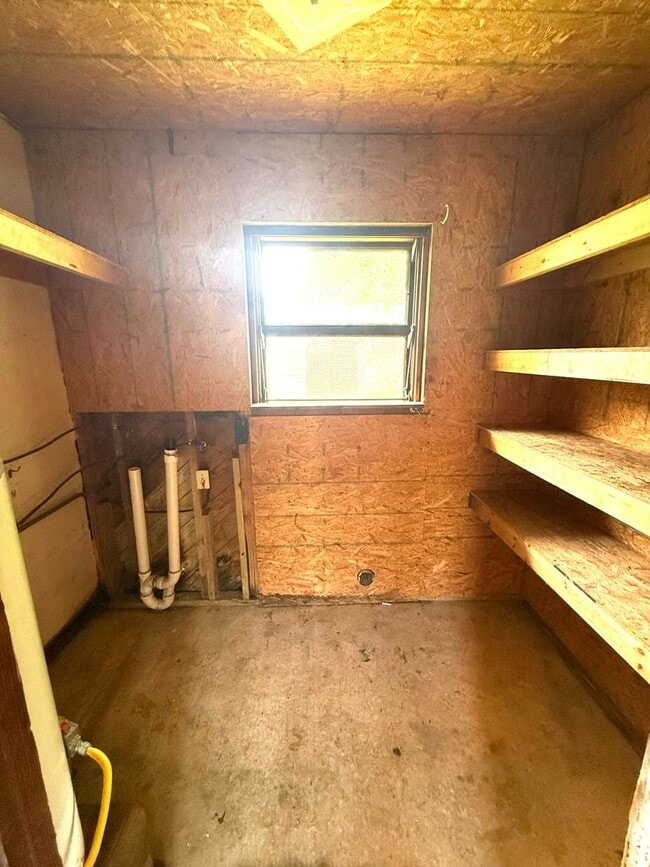 Building Photo - ** 3 Bed 1 Bath Located in Montgomery Heig...