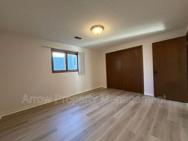 Building Photo - 424 N 4th St