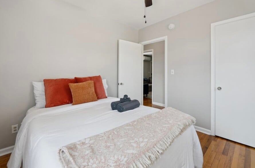 Building Photo - 100 S Ann Arbor St